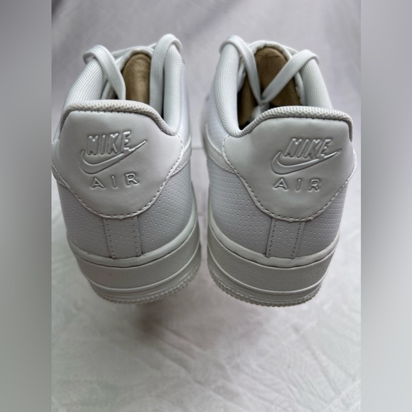 17: Air Force 1 LV8 (GS) White Size 7Y - Picture 7 of 10